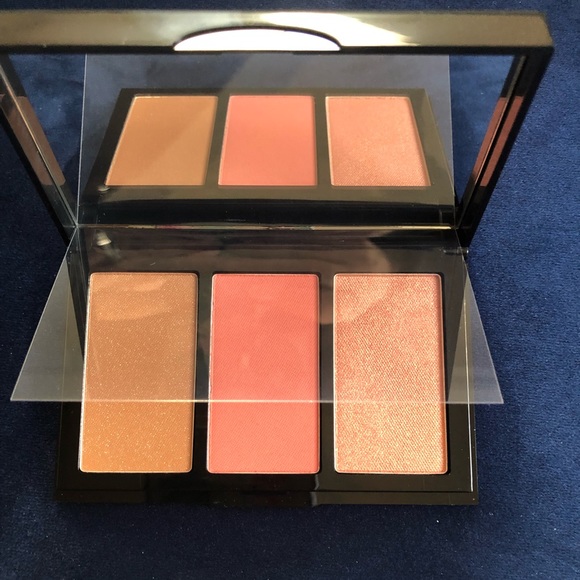 Bobbi Brown Other - Bobbi Brown Guava Illuminating Palette